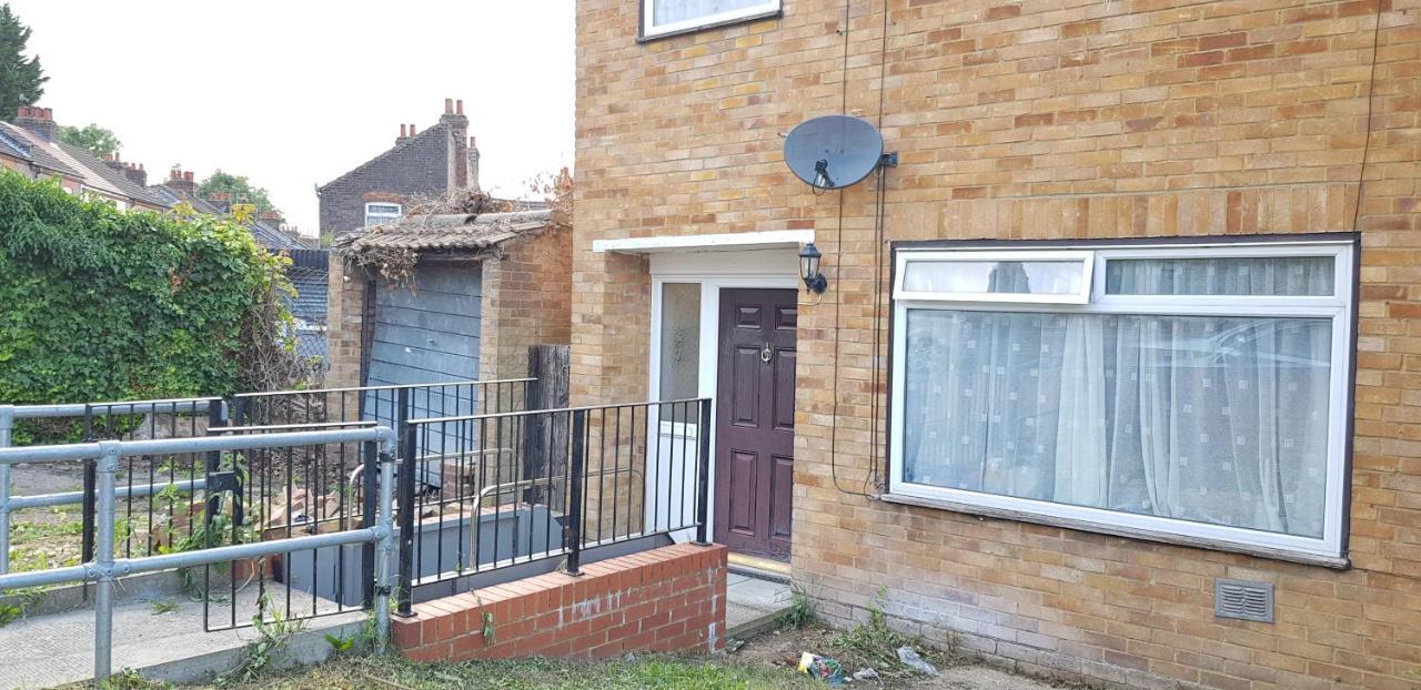 61 Baker Street Apartamento Luton  Exterior foto